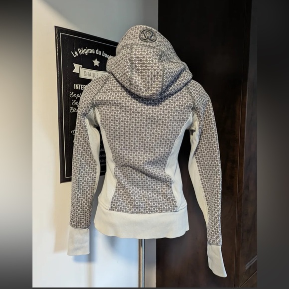 Lululemon Scuba Hoodie II - Picture 5 of 6